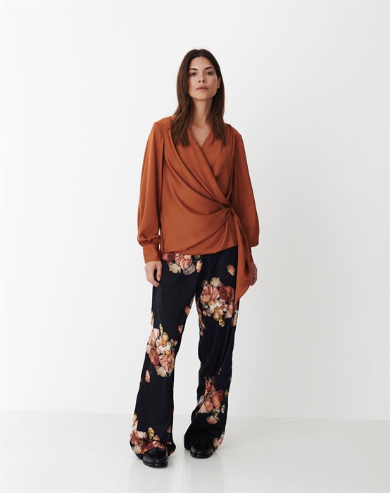 Lou Bukser - Poppy Bouquet